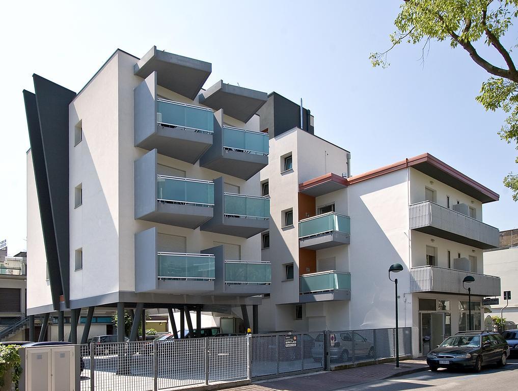 Hotel Simi Lan Lignano Sabbiadoro Exterior photo