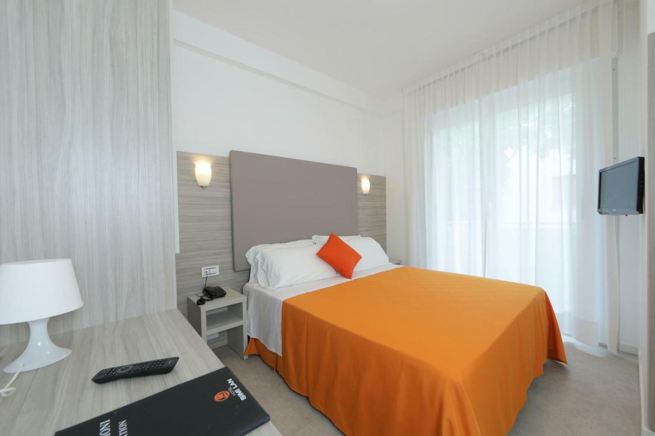 Hotel Simi Lan Lignano Sabbiadoro Exterior photo